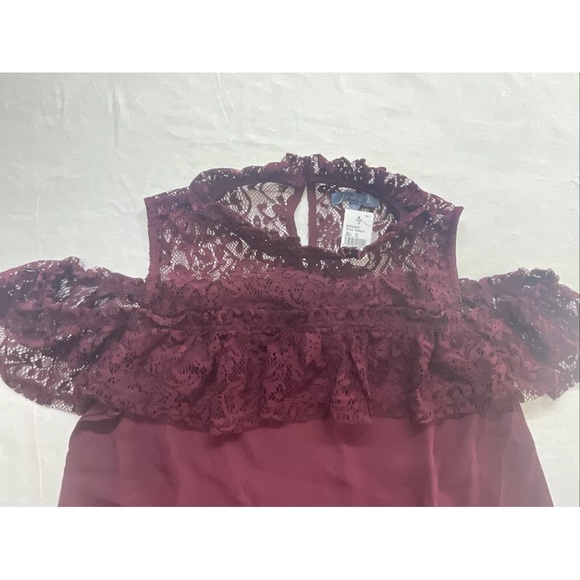 Womens Layered With Love Lace Burgundy Cold Shoulder High Round Neck Size M New - Picture 5 of 6